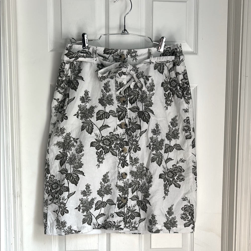 Liz Claiborne Linen Black and White Floral Button-Down Front Pencil Skirt | 6